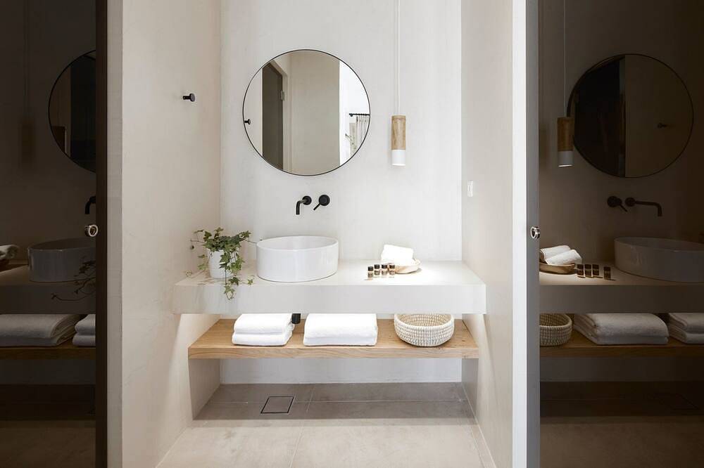 Luxury Milos Apartment | Superior Suite | 1 Bedroom | Well Furnished Interior |. in Milos