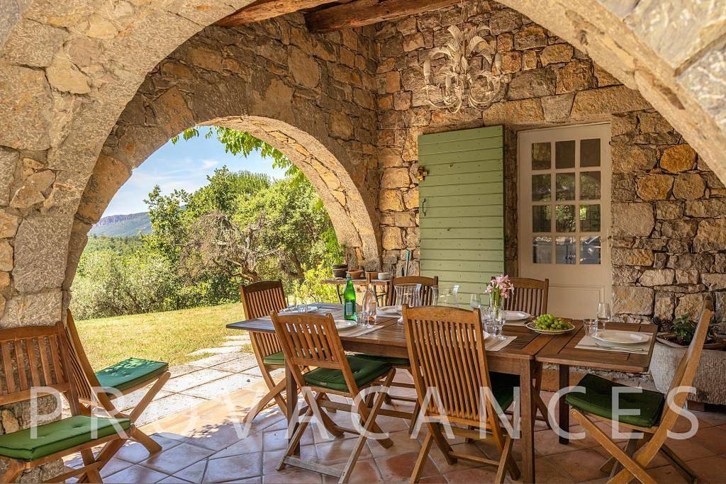 Villa pour 10 personnes avec balcon/terrasse in Saint-Paul-en-Forêt, Côte méditerranéenne (France)