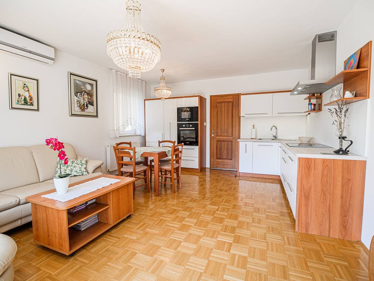 Ganze Wohnung, Sunny and Spacious Apartments with Terrace near Water Park - One Bedroom Apartment with Terrace in Untersteiermark