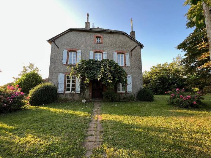 Location de vacances pour 6 personnes, avec Terrasse ainsi que Jardin et Vue à Saint-Julien-Gaulène