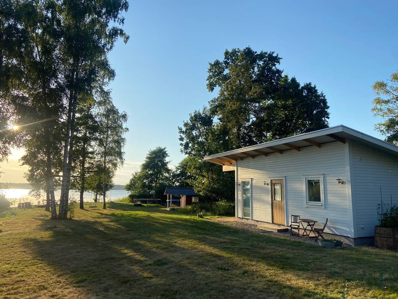 Hus för 4 Personer, med terass samt trädgård och sjöutsikt