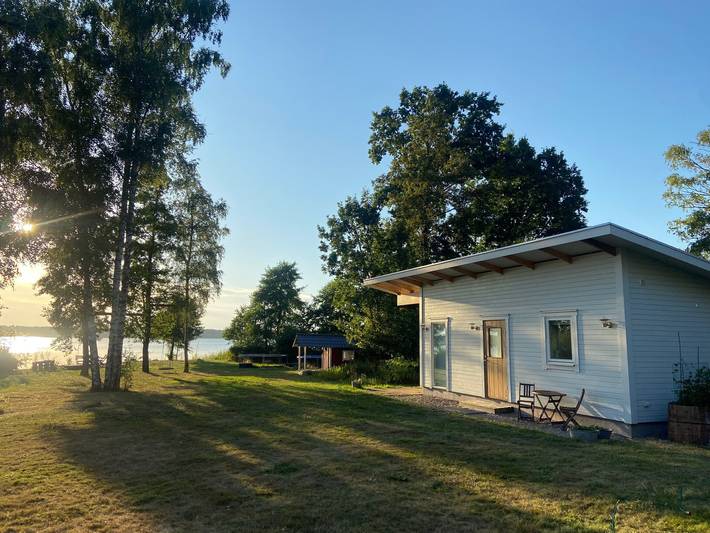 Modernes Ferienhaus am See Vidöstern in Jönköpings län