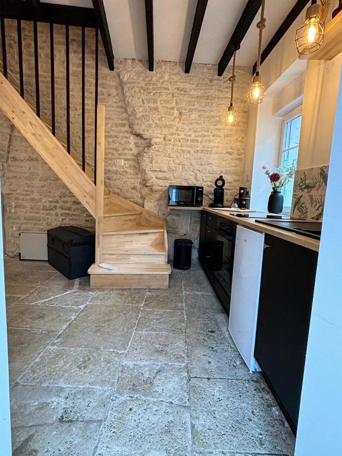 La maison de pierres in Chablis, Région d'Auxerre