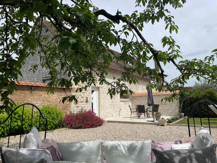 Location de vacances pour 2 personnes, avec jardin et vue à Bouafles