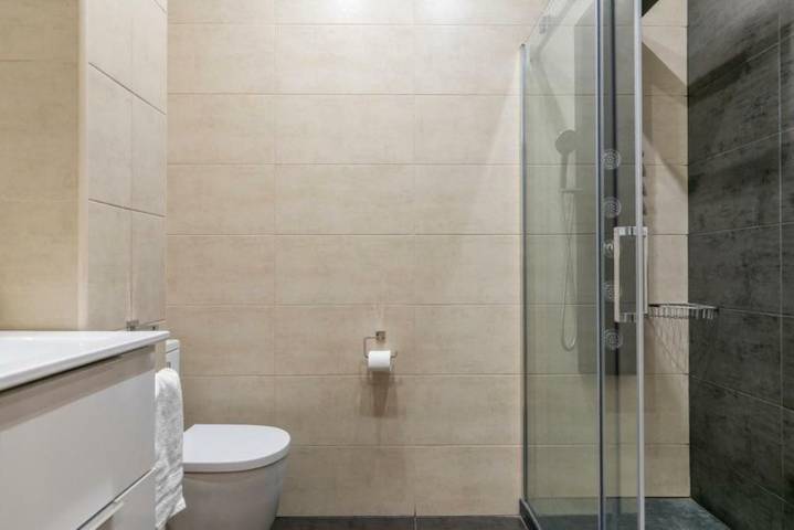 Entire apartment, Amplio y Elegante en Casco Viejo con Parking in Ibaiondo, Bilbao