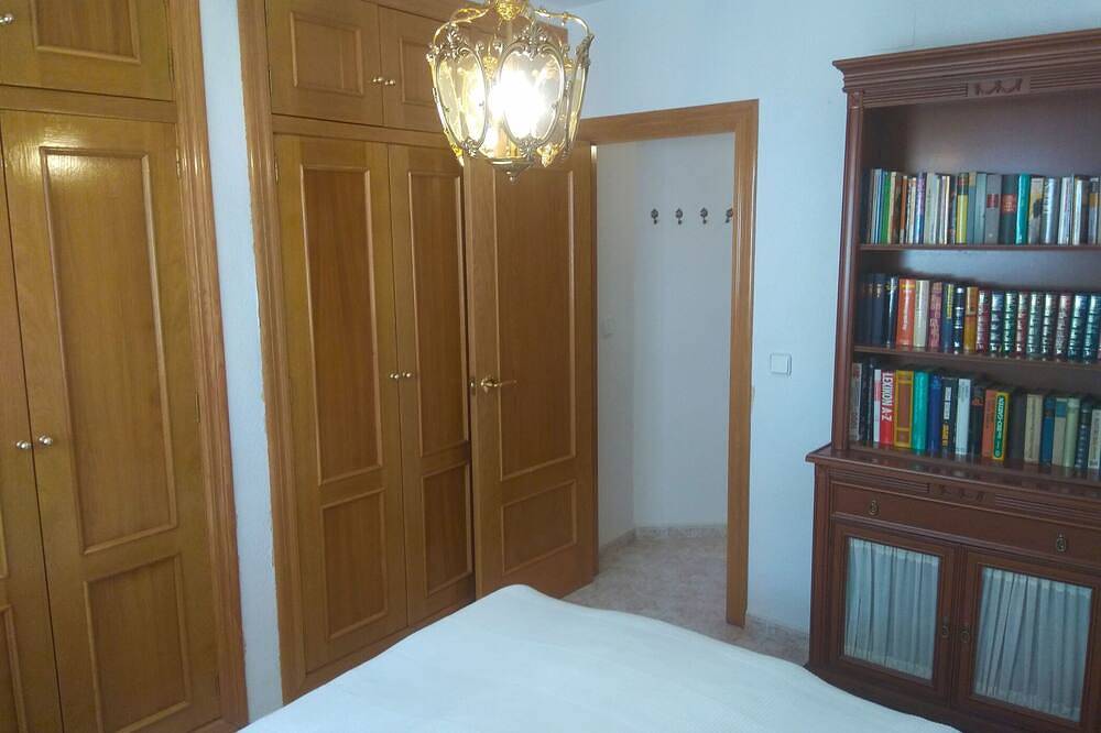 Ganze Wohnung, Schöne, klimatisierte Ferienwohnung mit Pool, direkt am Meer (4 Personen) in Playa de Campoamor - La Glea (Orihuela), Orihuela