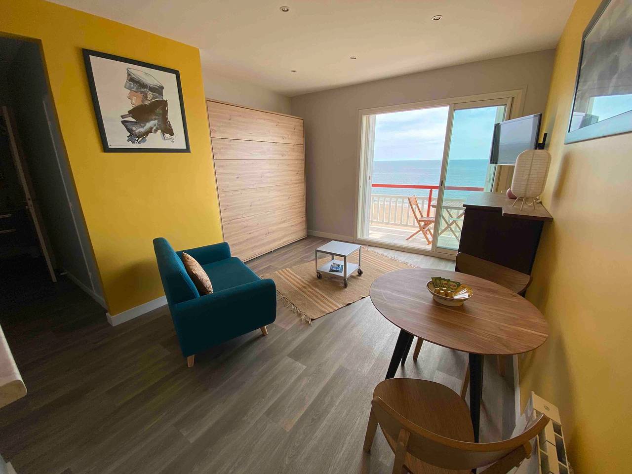 Entire studio, Studio 'Nid Douillet Pour 2, Face À La Mer' with Sea View, Balcony and Wi-Fi in La Baule-Escoublac, Côte d'Amour