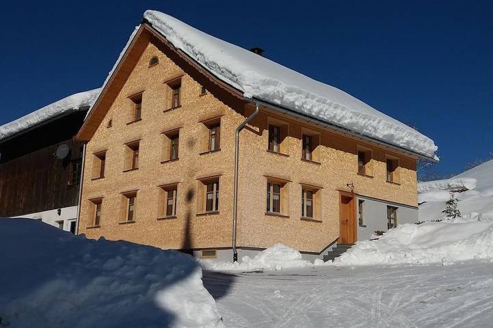 Ferienhaus für 22 Personen, mit Terrasse und Garten in Raggal