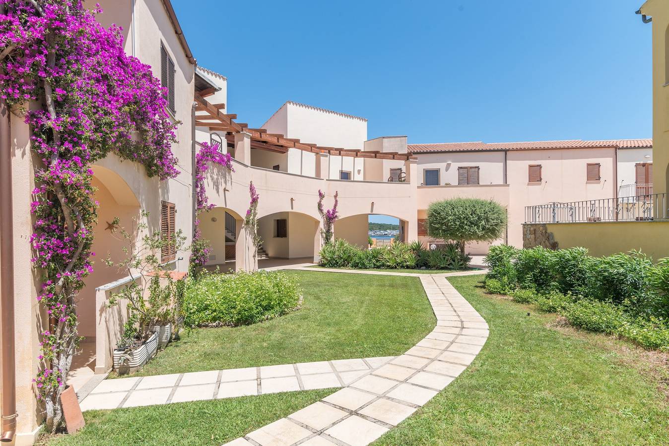 Ganze Wohnung, Ferienwohnung 'I Mirti' mit Meerblick, Garten und Wlan in Lu Caloni, Santa Teresa Gallura (Gemeinde)
