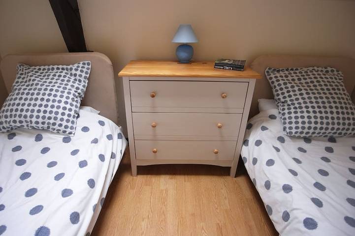 Gîte pour 6 personnes, avec jardin ainsi que terrasse et piscine à Les Champs-Géraux - 4