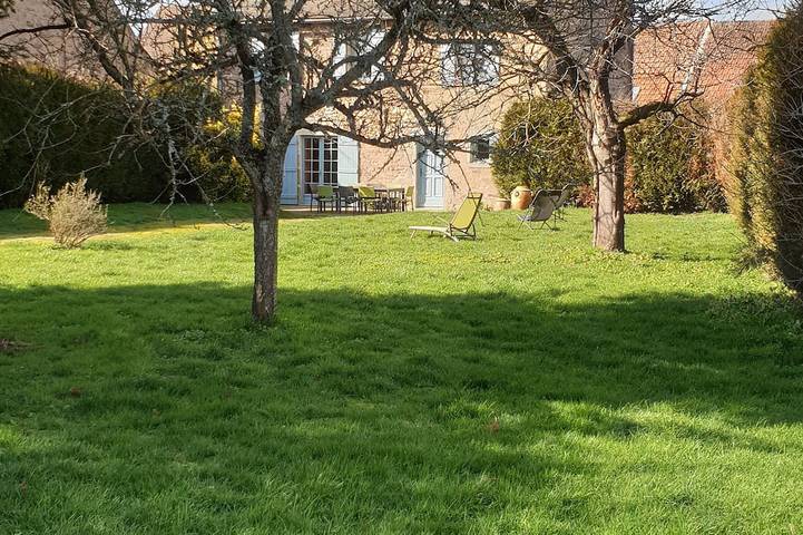 Gîte pour 8 personnes, avec Terrasse et Jardin à Island Yonne
