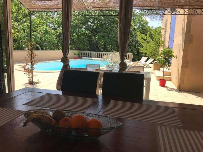 Location de vacances pour 6 personnes, avec bassin pour enfant et jardin ainsi que vue et piscine, animaux acceptés à Castillon-du-Gard - 4