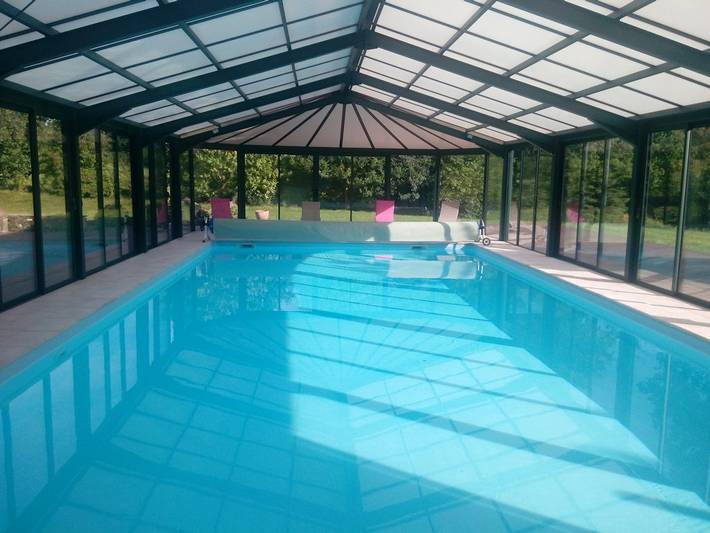 Gîte pour 6 personnes, avec terrasse et jardin ainsi que sauna et piscine