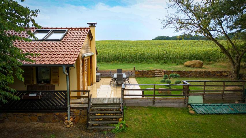 Ferienwohnung für 9 Personen, mit Garten