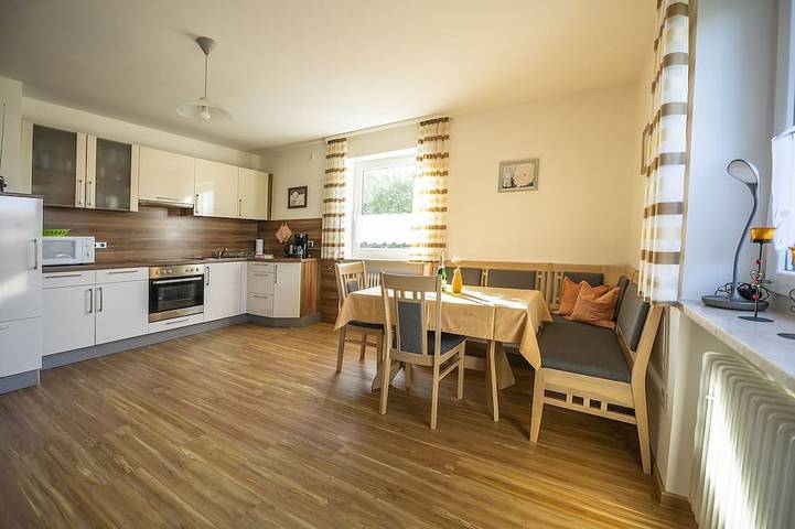 Ferienwohnung für 4 Personen, mit Balkon und Garten in Moosbach