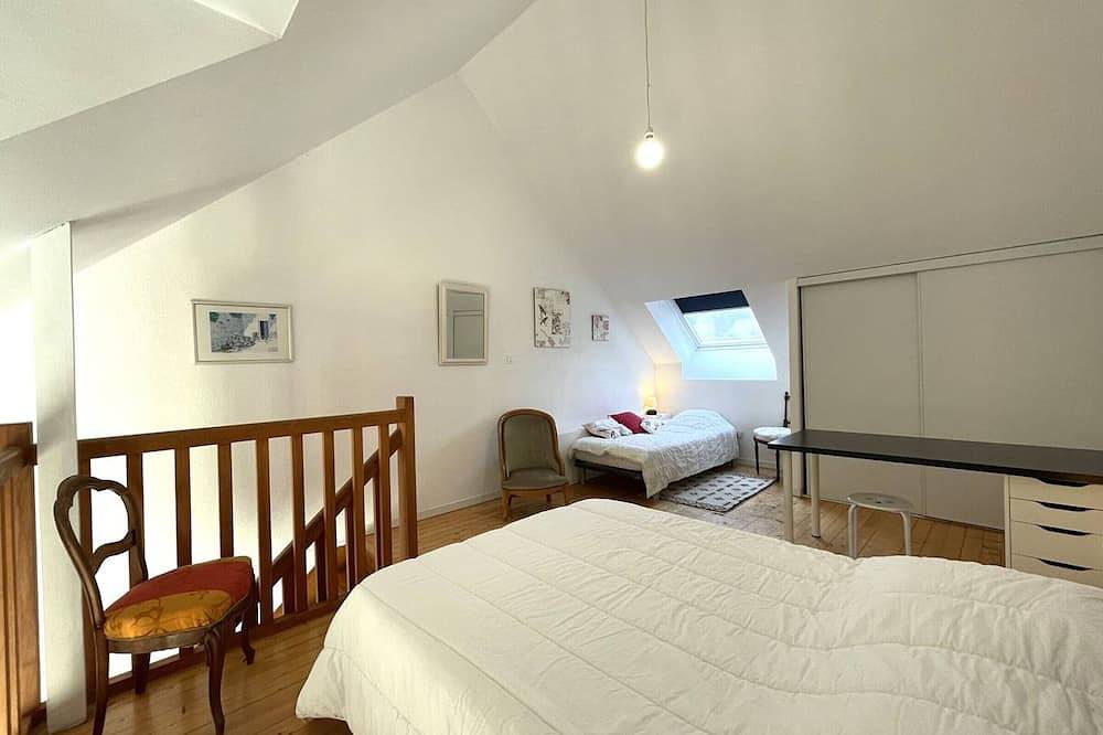 Appartement entier, Appartement 3 étoiles à Perros-Guirec avec parking et animaux admis in Perros-Guirec, Côte de Granit Rose