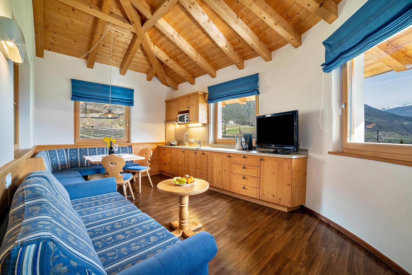 Ganze Wohnung, Ferienwohnung 'Obermoarhof Mutspitze 1' mit Bergblick, Gemeinschaftsgarten und Wlan in Algund, Ortleralpen