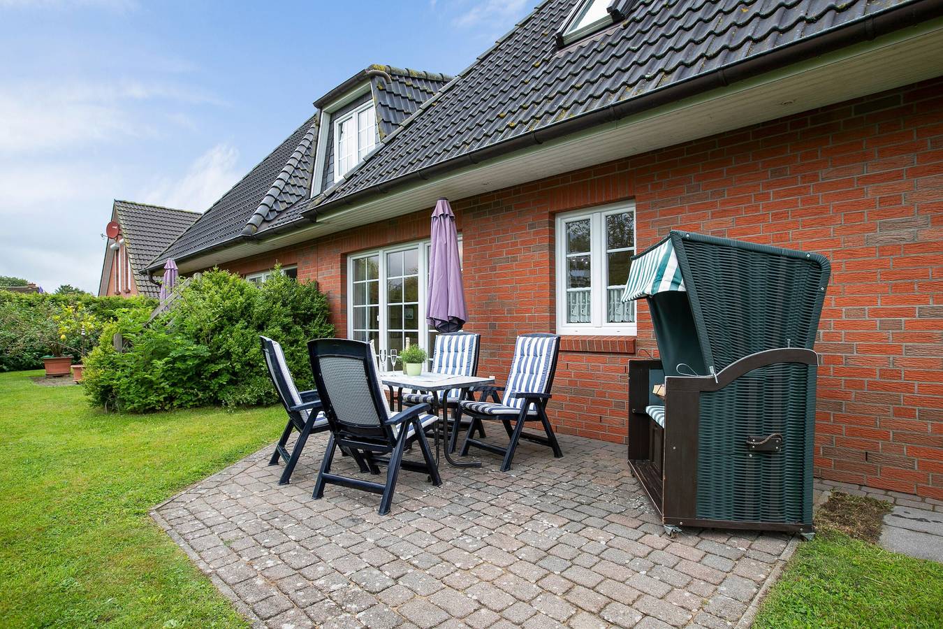 Ganze Wohnung, Ferienwohnung 'Haus Schwalbennest' mit Privatterrasse, Gemeinschaftsgarten und Wlan in Nordstrand (Gemeinde), Nordstrand