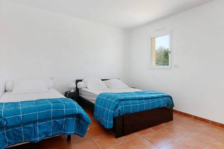 Location de vacances pour 13 personnes, avec jardin dans Plage de Port Giraud - 2