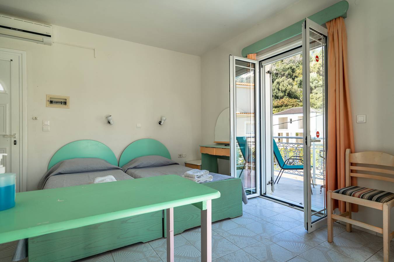 Entire studio, Studio Apartment 'Angela Partial Sea View 6' with Sea View, Wi-Fi and Air Conditioning in Kefalonia