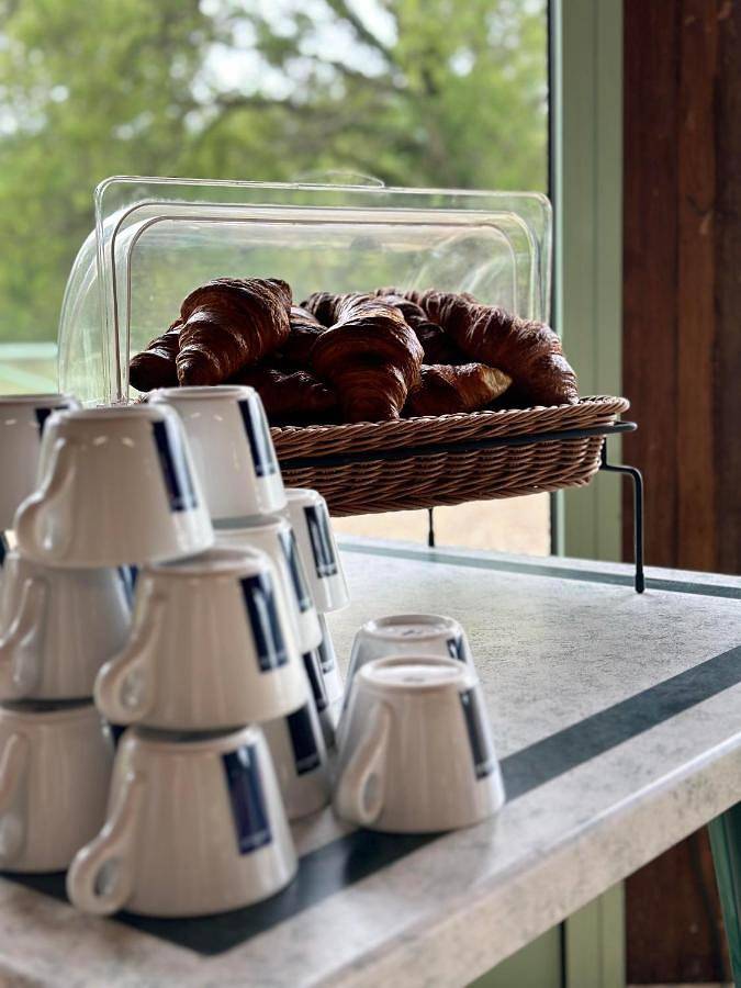 Camping pour 4 personnes, avec vue et piscine ainsi que jardin et vue sur le lac dans le Gers - 2
