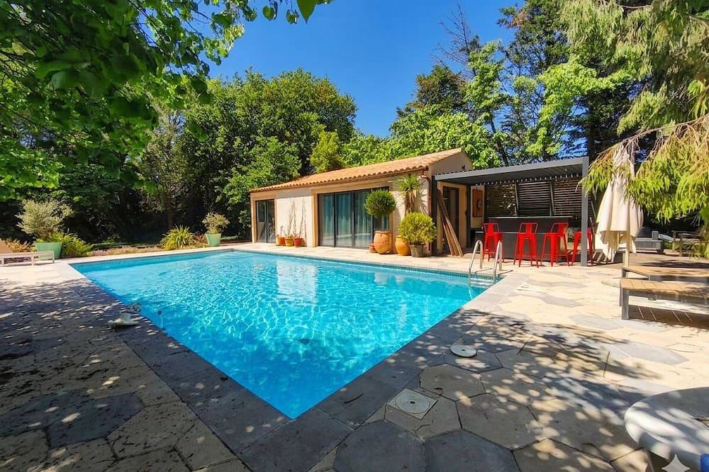 Mas en Provence in Eyguières, Arles region