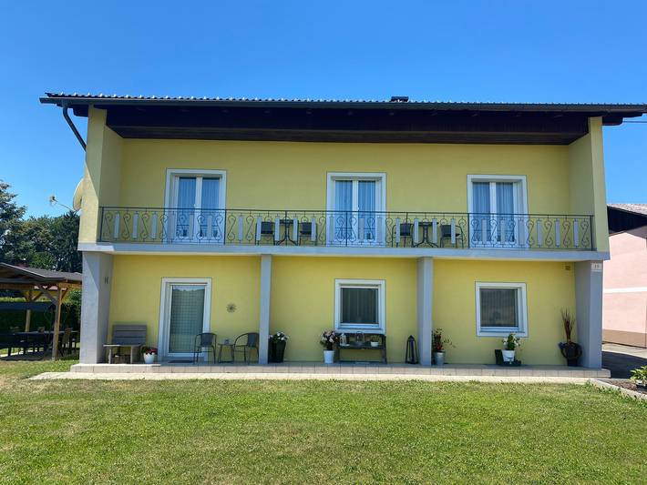 Ferienwohnung für 5 Personen, mit Balkon/Terrasse und Balkon sowie Terrasse und Garten am Klopeiner See