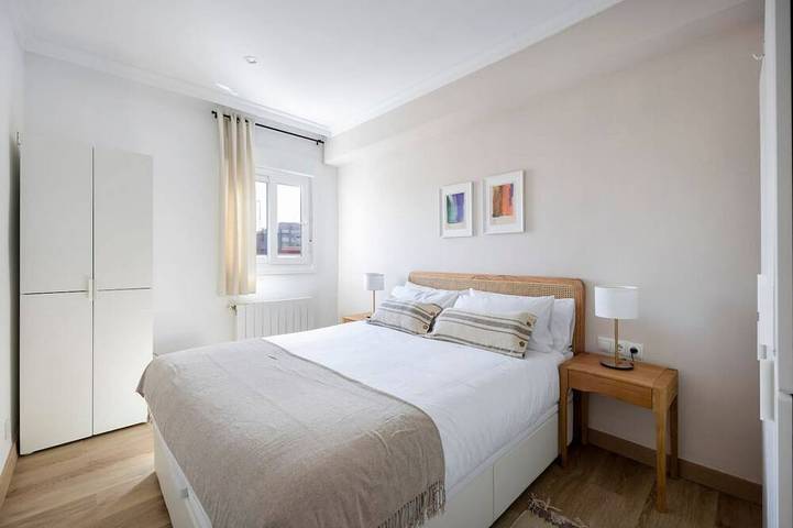 Appartement entier, Amazing and bright 3-bedroom home, nestled in the charming town of Cornellà de Llobregat, just a short 20-minute journey from the vibrant city of Barcelona. in Cornellà de Llobregat, Baix Llobregat