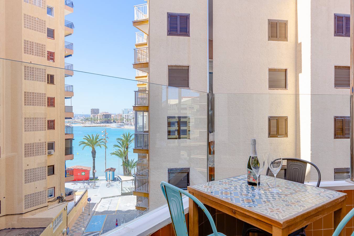 Entire vacation apartment, Remarkable 3-Bed Apartment in Torrevieja in Torrevieja Centre, Torrevieja