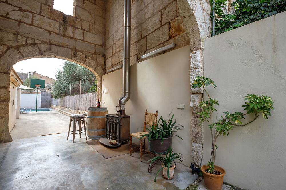 Modern house with lots of light and large gardens in Sa Pobla, North Majorca