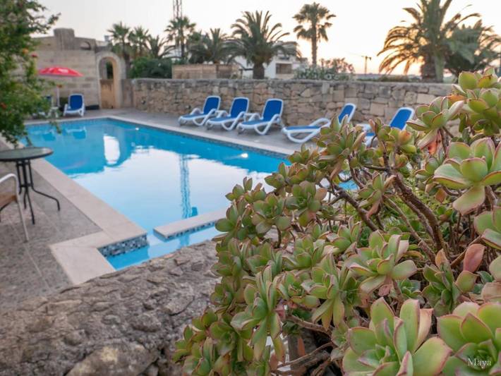 Location de vacances pour 8 personnes, avec vue ainsi que balcon et piscine dans Sannat - 2