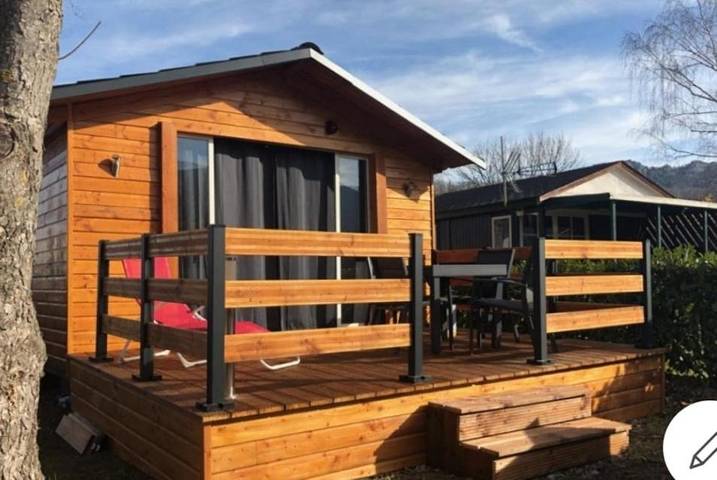 Camping pour 6 personnes, avec Jacuzzi et Terrasse ainsi que Jardin et Piscine