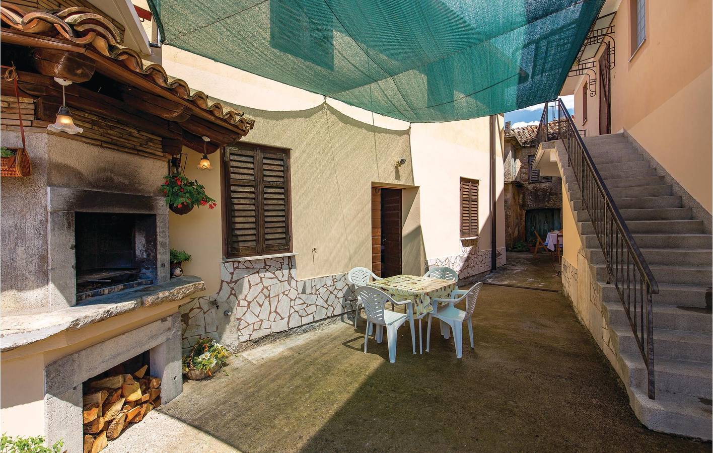 Ganze Ferienwohnung, Modernes Apartment in Opatija: 1,5 km zur Küste und zum Stadtzentrum, in der Nähe von Restaurants in Općina Matulji, Opatija Riviera