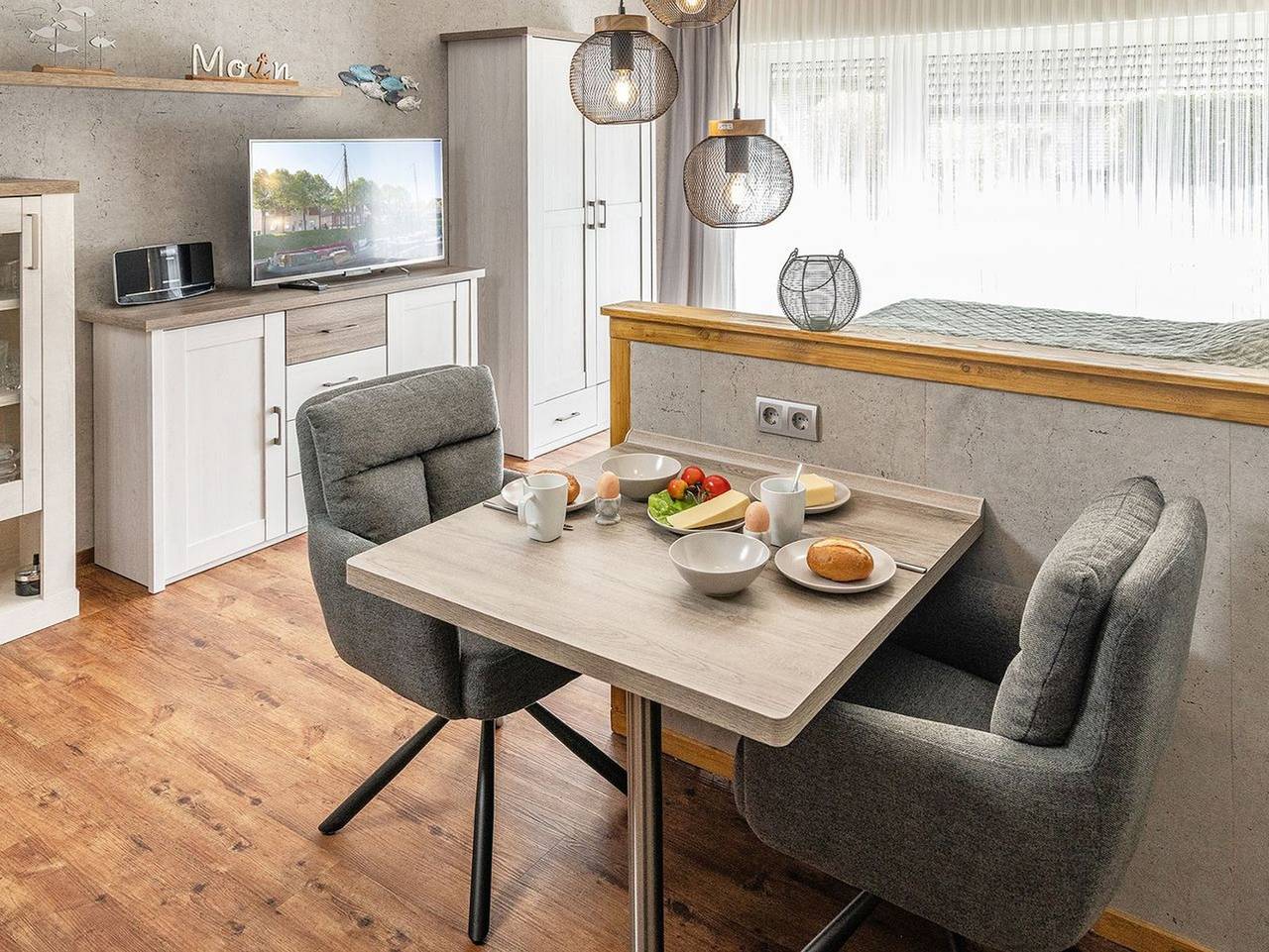 Ganze Ferienwohnung, Apartement 50181 - Attraktiv, komfortabel, nah am Meer: Frisch renoviertes 1-Zimmer-Appartement in strandnaher Lage. Geschmackvoll eingerichtet mit Doppelbett, moderner Küchenzeile und Terrasse mit Elektrogrill. in Carolinensiel-Harlesiel, Wittmund