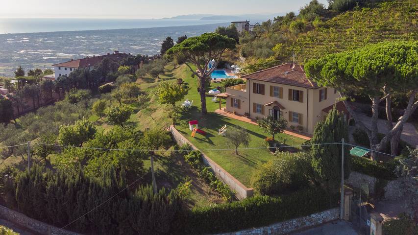 Villa per 8 persone, con Terrazza e Giardino nonché Vista lago a Massarosa