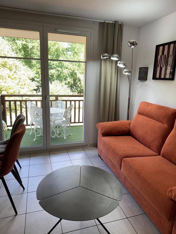 Appartement de vacances pour 6 personnes, avec Balcon et Terrasse ainsi que Jardin et Piscine