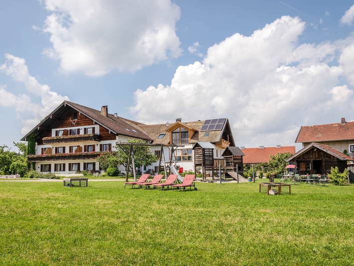 Bauernhaus für 3 Personen, mit Balkon und Terrasse sowie Garten und Seeblick in Waging am See