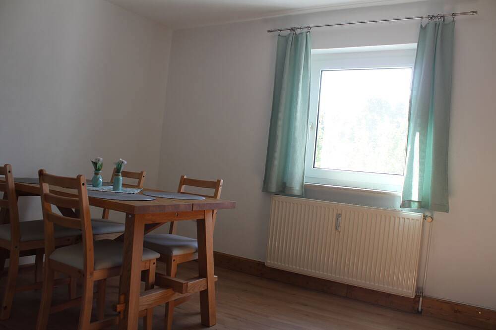 Ganze Wohnung, Moderne Ferienwohnung mit großem Außenbereich, Familien- und Haustierfreundlich in Struppen, Elbsandsteingebirge