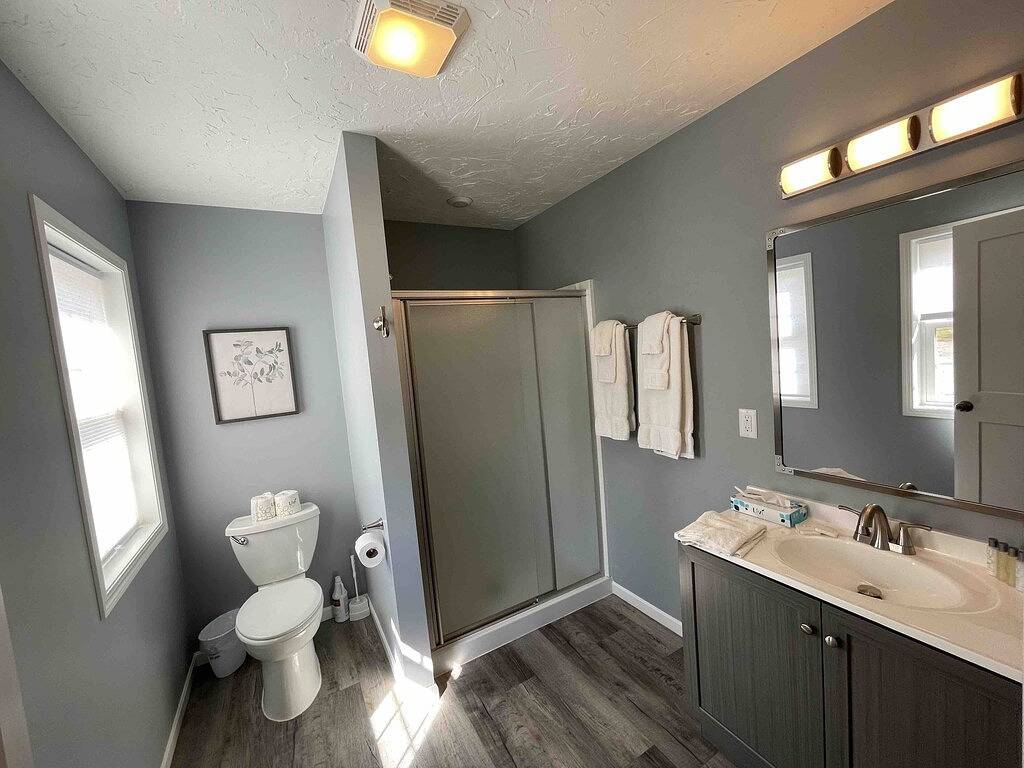 Romantic Cottage with Kitchen & Private Hot Tub in Holmes County