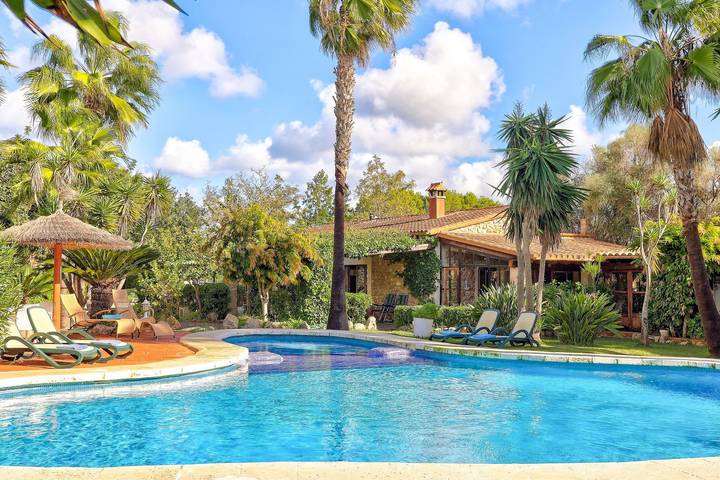 Villa for 6 people, with garden and balcony in Port de Pollença