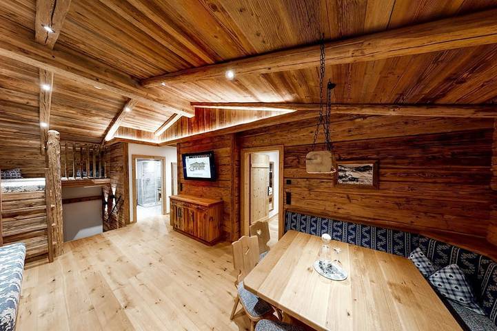 Blockhütte für 8 Personen, mit Balkon und Garten sowie Sauna