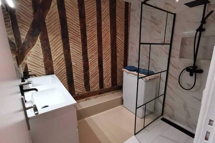 Appartement entier, Vibrant 1-Bedroom Apartment in the Lively Historic Center of Bergerac in Bergerac, Périgord Pourpre