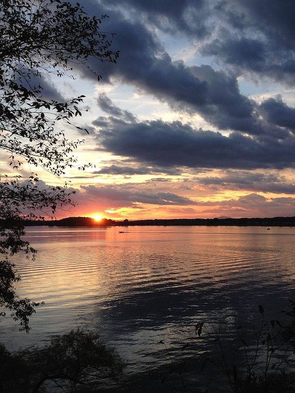 Love Sunsets? Glory in a natural, cozy, rustic setting in Smith Mountain Lake
