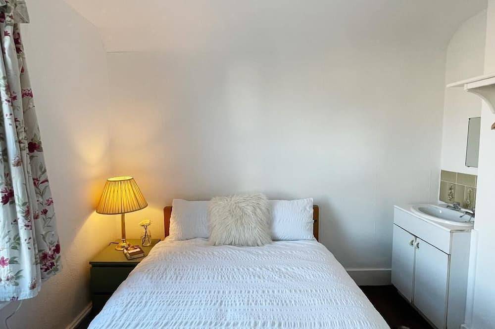 Seaside House - Large Family Home in Littlehampton, West Sussex