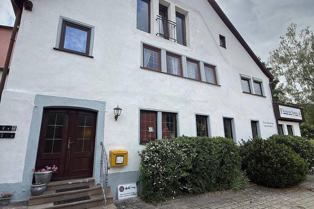 Ganze Wohnung, Kleines Doppelzimmer 16qm mit Smart-Tv in Steinsfeld, Taubertal