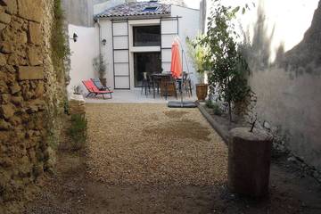 Location de vacances pour 7 personnes, avec jardin et terrasse à Céreste