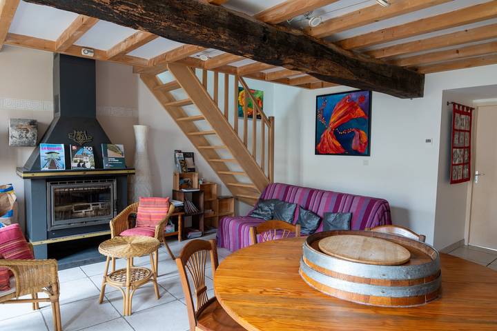 Casa de vacaciones 'Chai Crann Piorra' con terraza privada, jardín compartido y Wi-Fi in Saint-Genès-de-Blaye, Región de Blaye