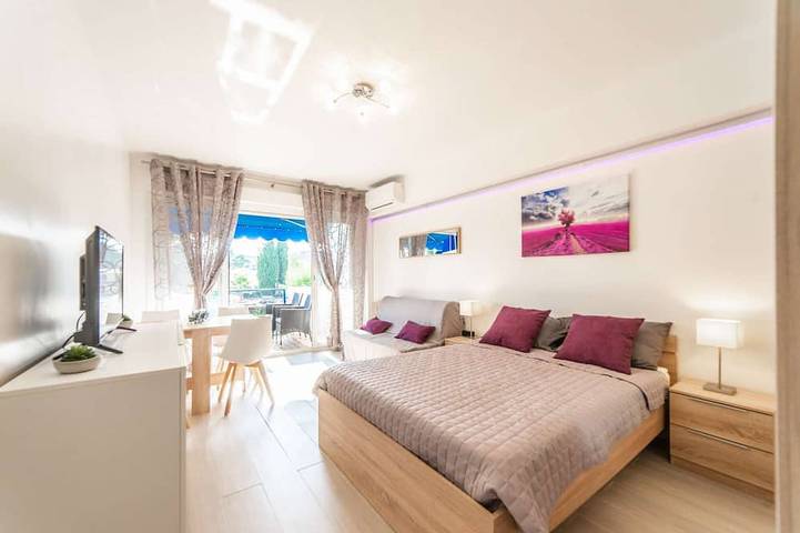 Appartement entier, L'Ascot - Appartement à 300m des plages, vue hippodrome in Cagnes-sur-Mer, Côte méditerranéenne (France)