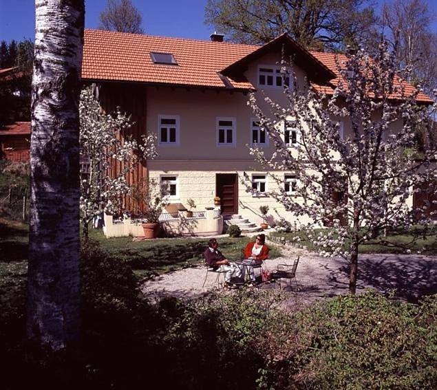 Ferienwohnung für 5 Personen, mit Garten und Sauna sowie Ausblick in Görisried