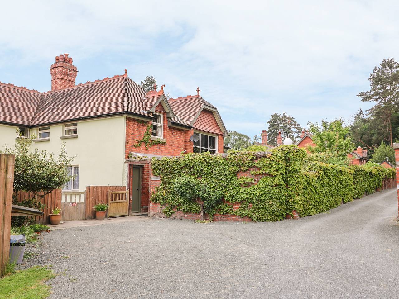 Riverside Cottage in Powys